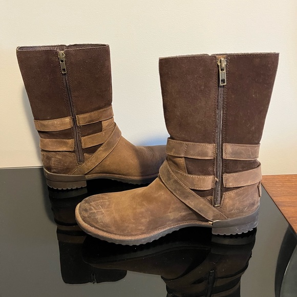 UGG Lorna waterproof boots, size 9 - Picture 5 of 8